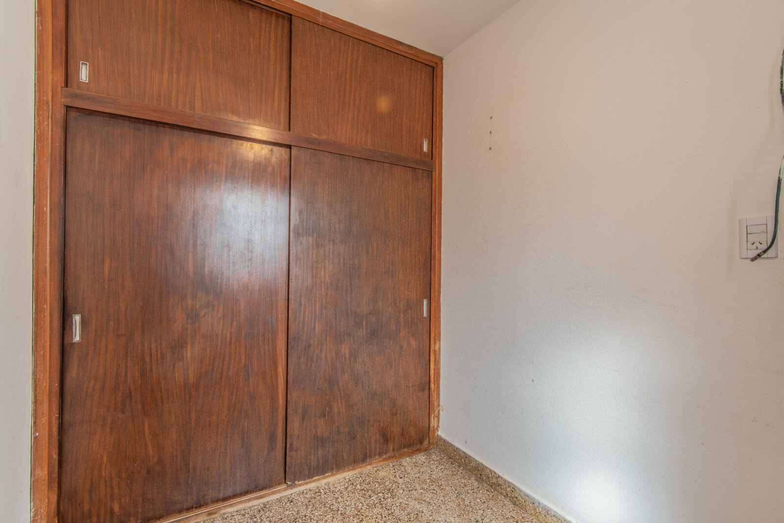 Venta. DEPTO 3 Amb c/ Dependencia. COCHERA CUBIERTA. Balcón corrido. Luminoso. Piso alto. Villa del Parque - 22