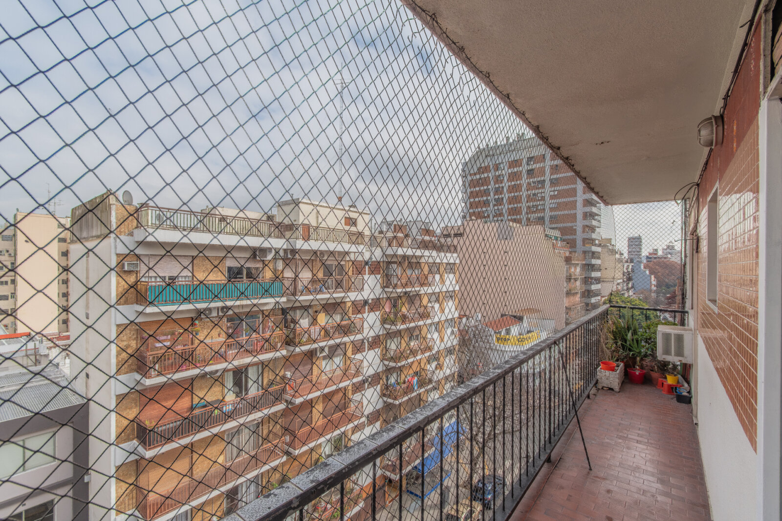 Venta. DEPTO 3 Amb c/ Dependencia. COCHERA CUBIERTA. Balcón corrido. Luminoso. Piso alto. Villa del Parque - 4