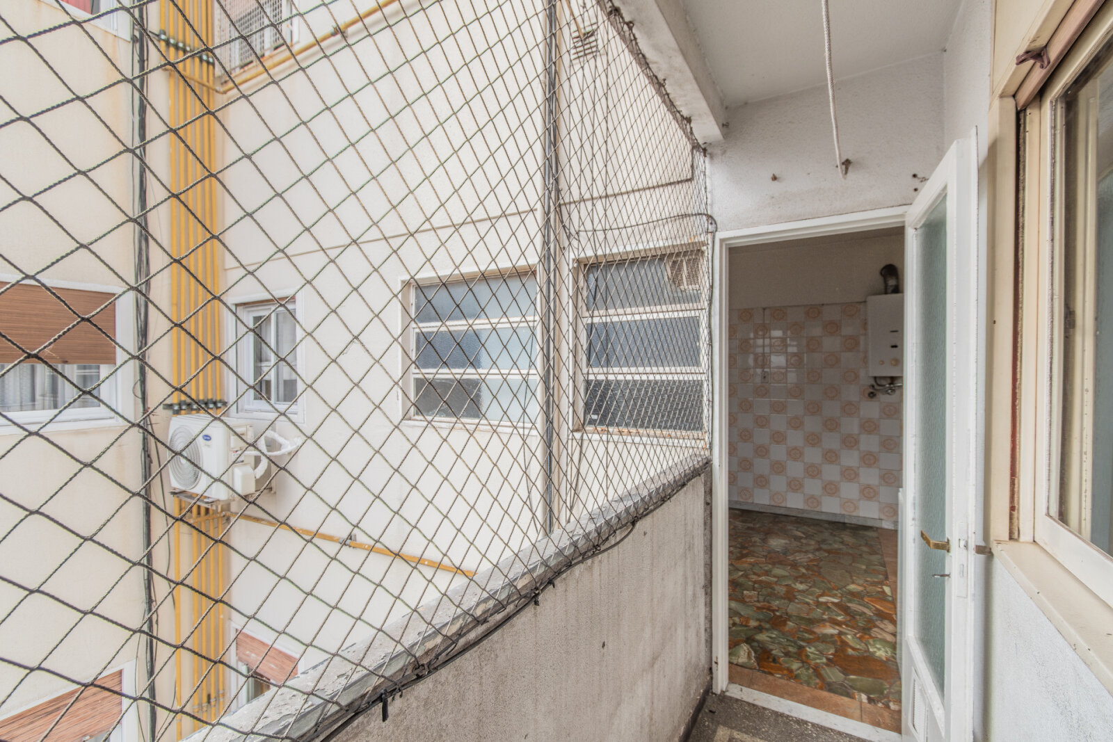 Venta. DEPTO 3 Amb c/ Dependencia. COCHERA CUBIERTA. Balcón corrido. Luminoso. Piso alto. Villa del Parque - 20