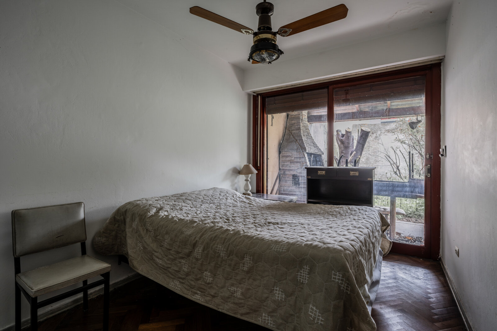 Casa de 6 ambientes con jardín, galería, terraza y cochera - 12