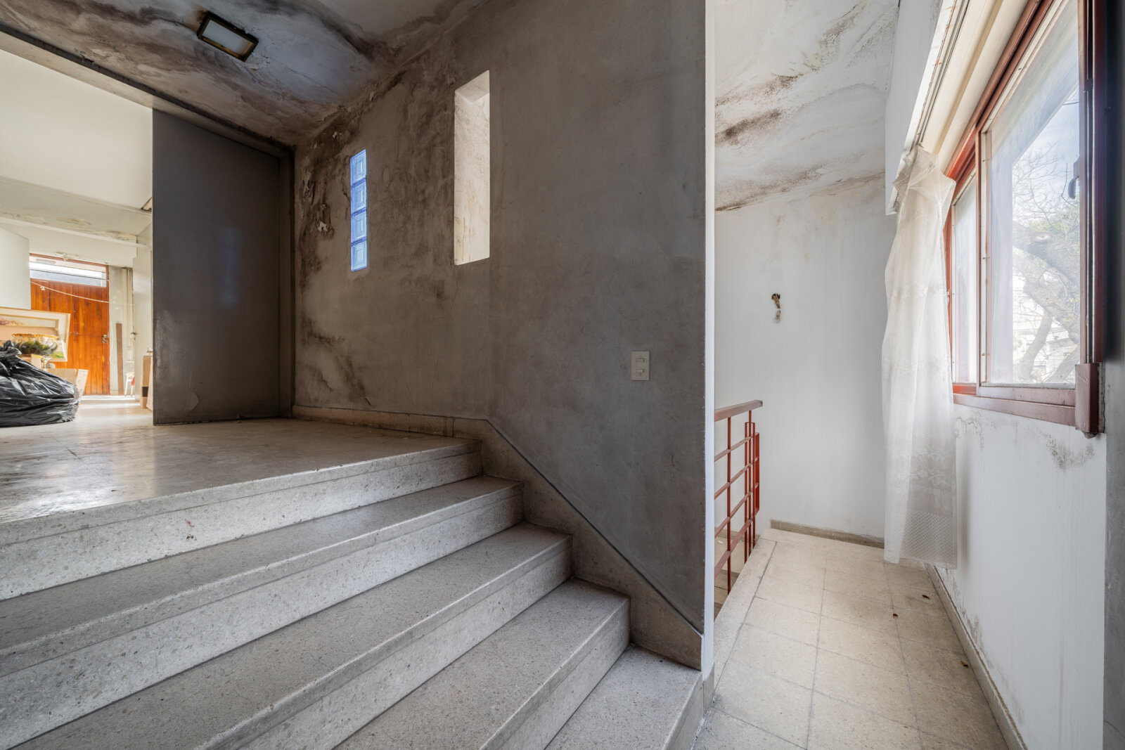 Casa de 6 ambientes con jardín, galería, terraza y cochera - 26