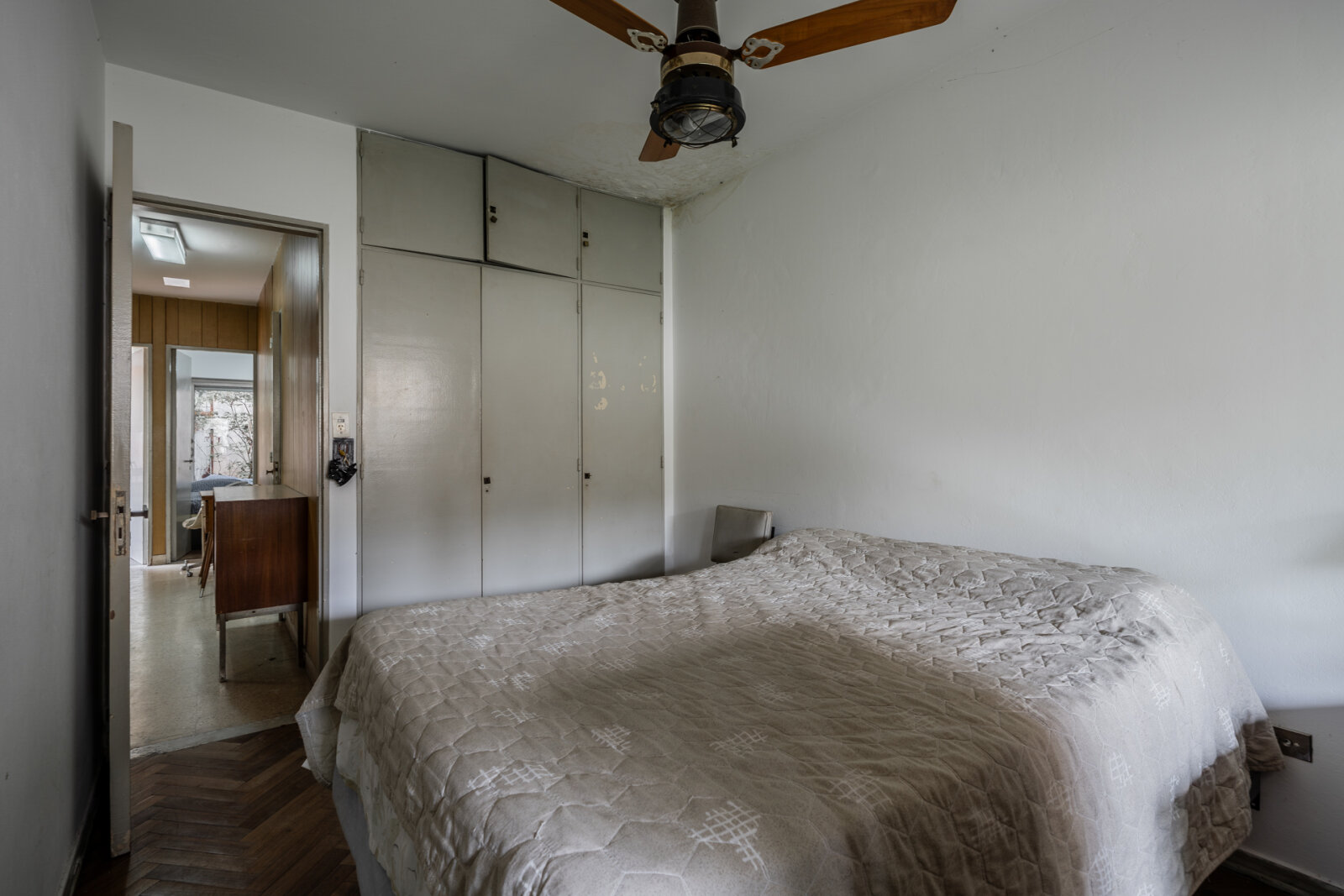 Casa de 6 ambientes con jardín, galería, terraza y cochera - 14