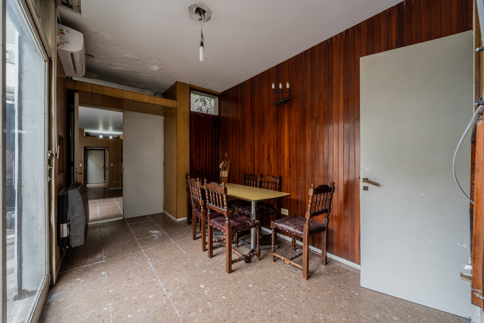 Casa de 6 ambientes con jardín, galería, terraza y cochera - 11