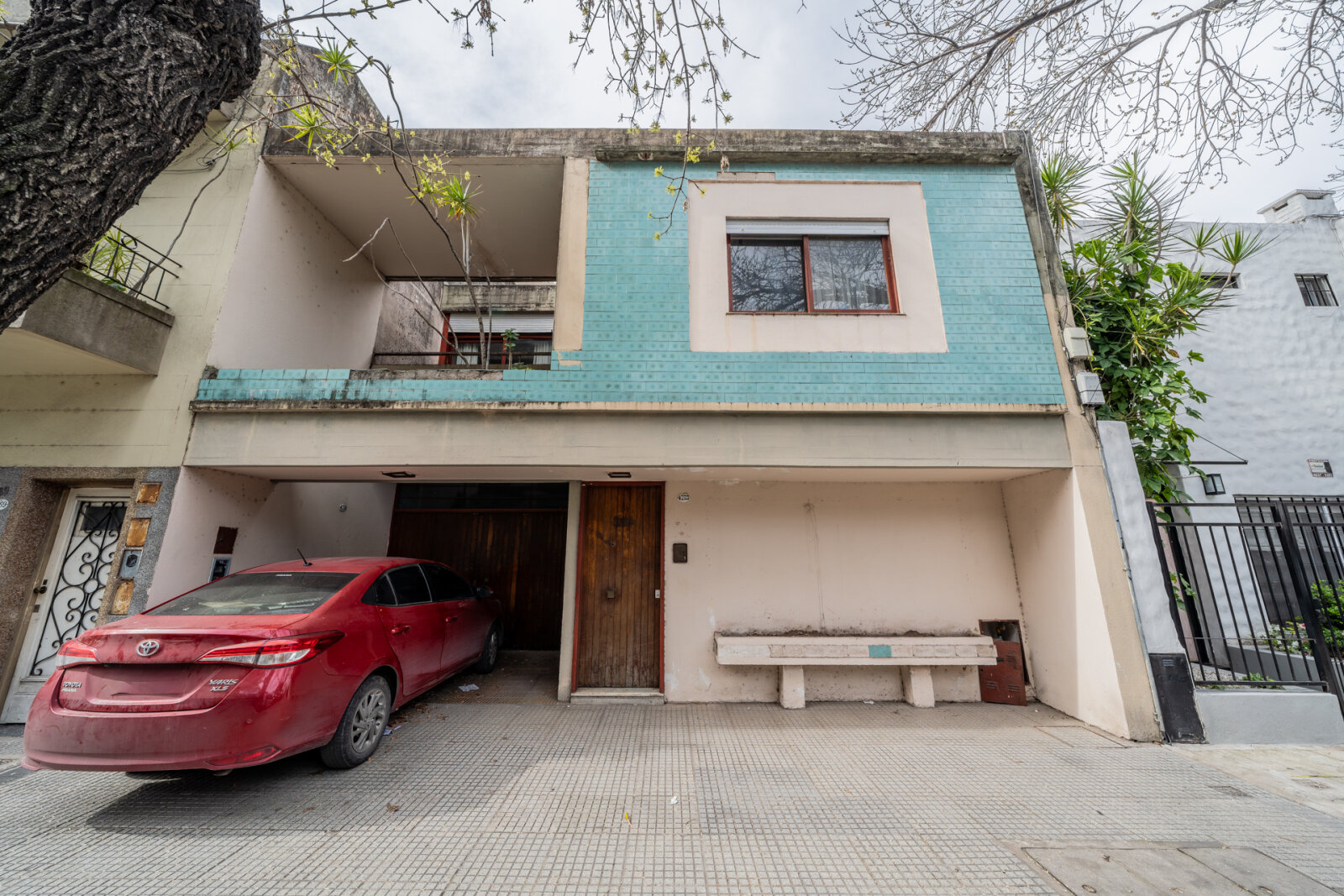 Casa de 6 ambientes con jardín, galería, terraza y cochera - 30