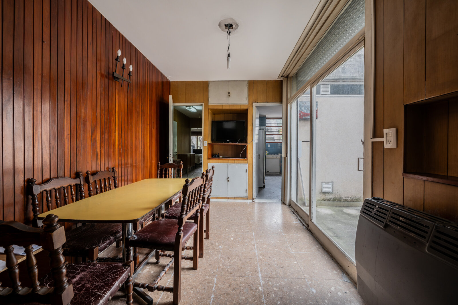 Casa de 6 ambientes con jardín, galería, terraza y cochera - 9