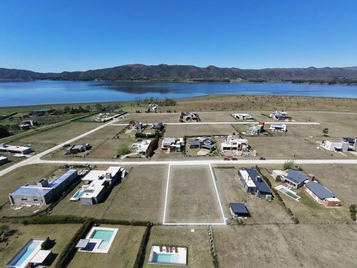 Lote 1156 m2 en Puerto Del Aguila- a 500 metros del lago, barrio nautico - 2