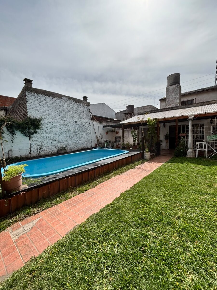 Casa con 3 habitaciones, quincho y pileta en venta en Ramos Mejía - 40