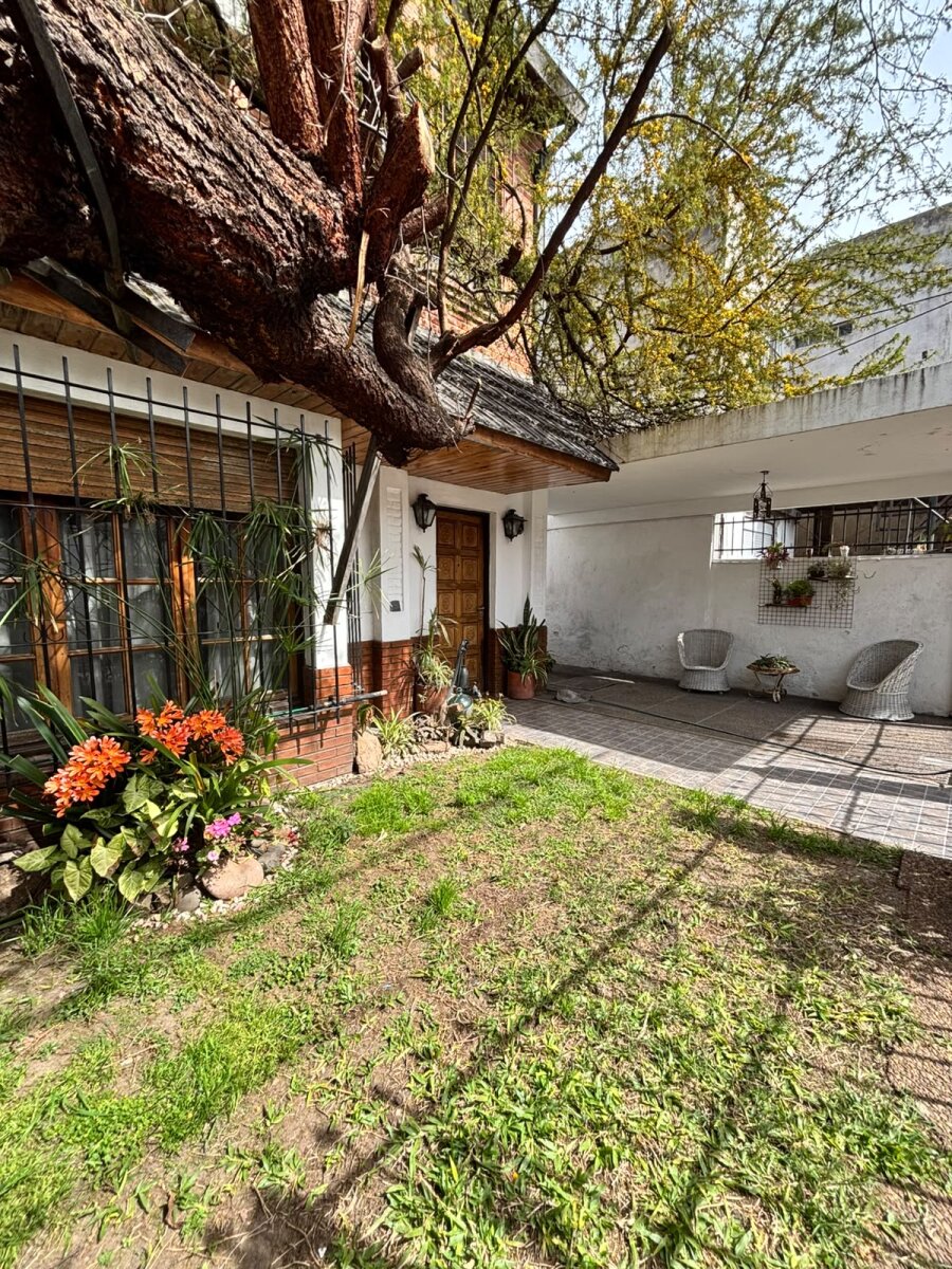 Casa con 3 habitaciones, quincho y pileta en venta en Ramos Mejía - 5