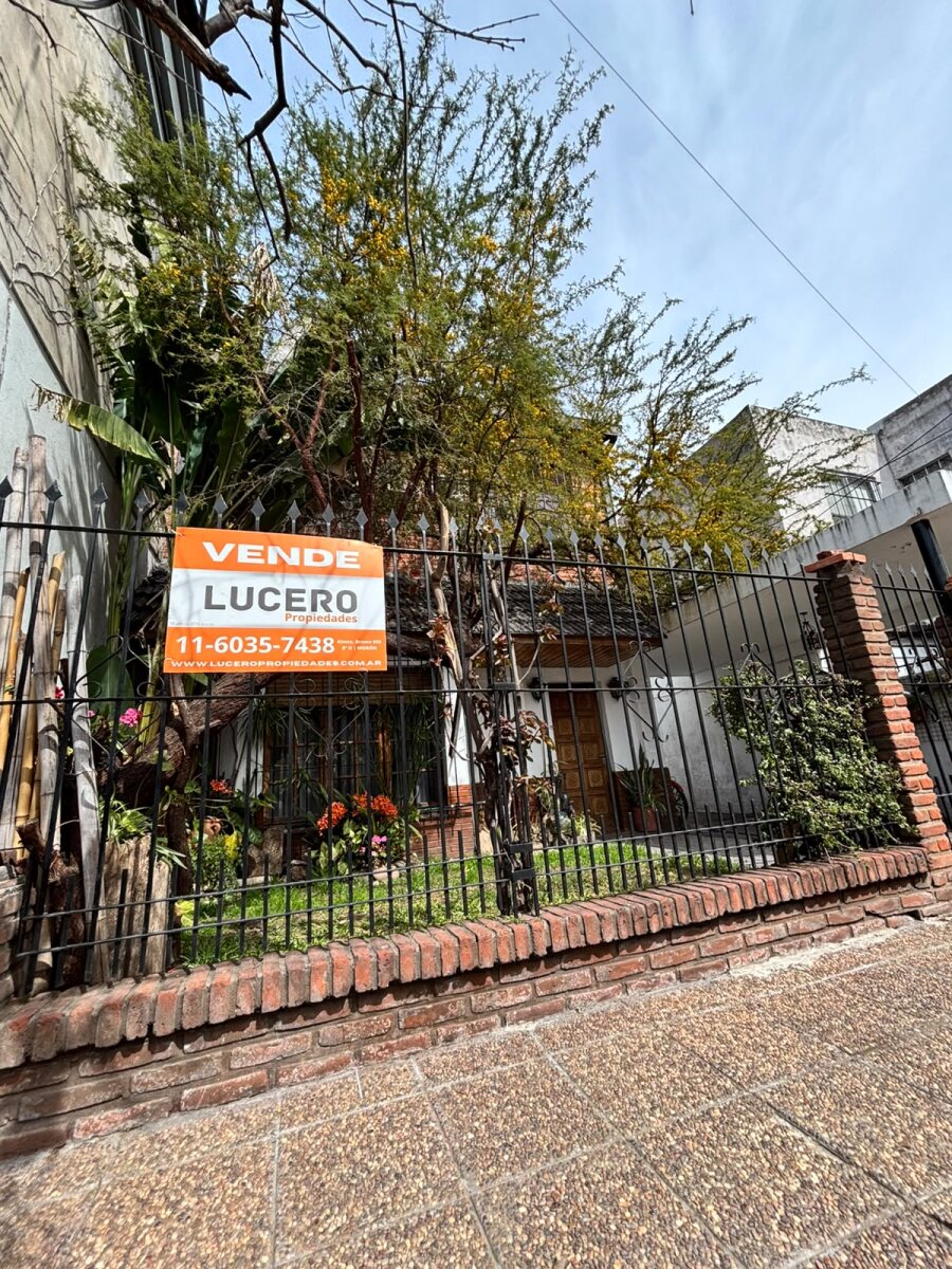 Casa con 3 habitaciones, quincho y pileta en venta en Ramos Mejía - 1