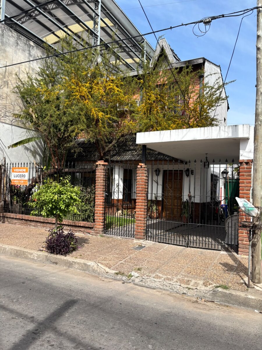 Casa con 3 habitaciones, quincho y pileta en venta en Ramos Mejía - 3