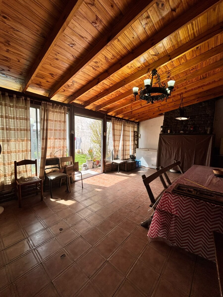 Casa con 3 habitaciones, quincho y pileta en venta en Ramos Mejía - 44