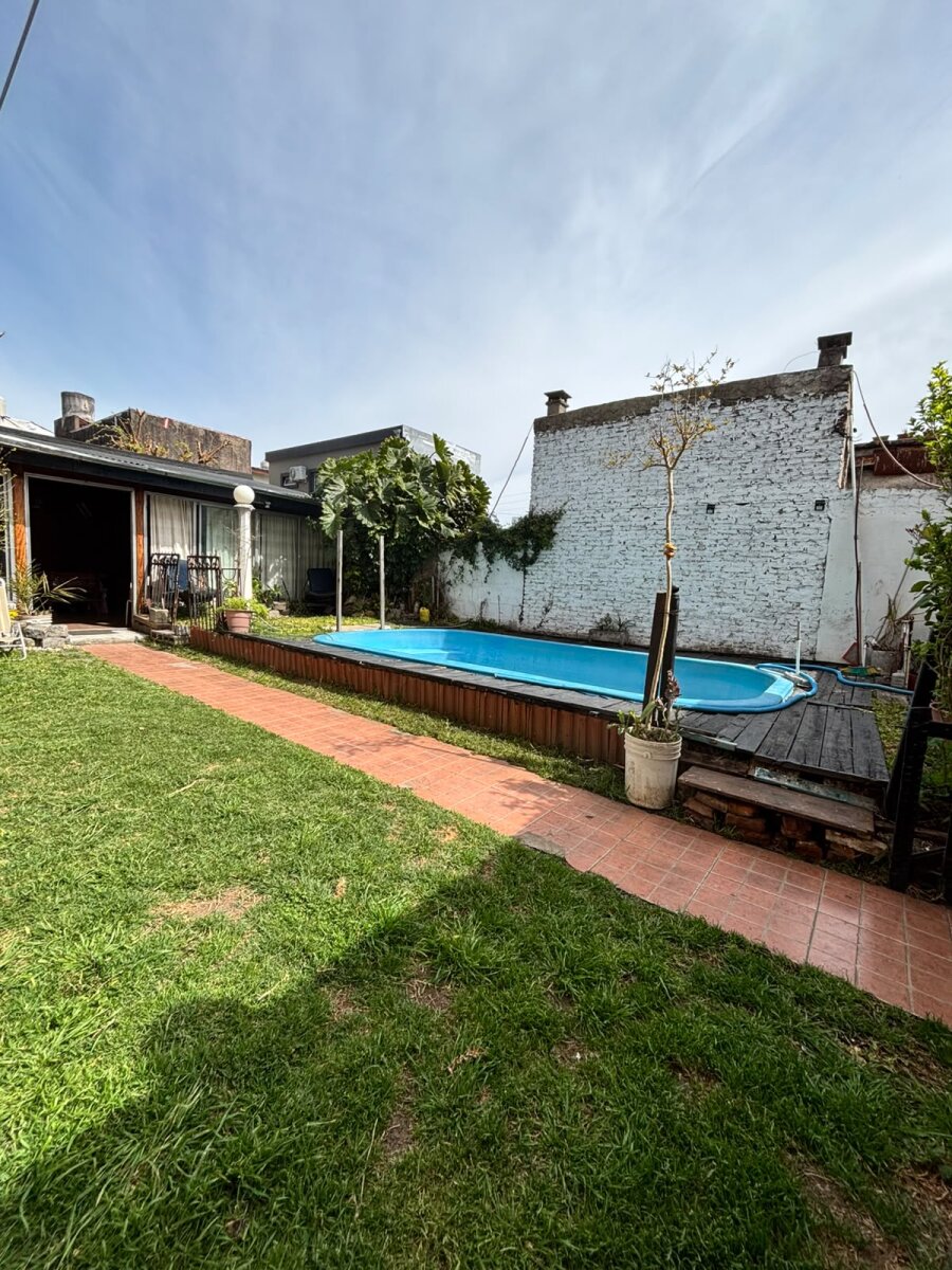 Casa con 3 habitaciones, quincho y pileta en venta en Ramos Mejía - 39