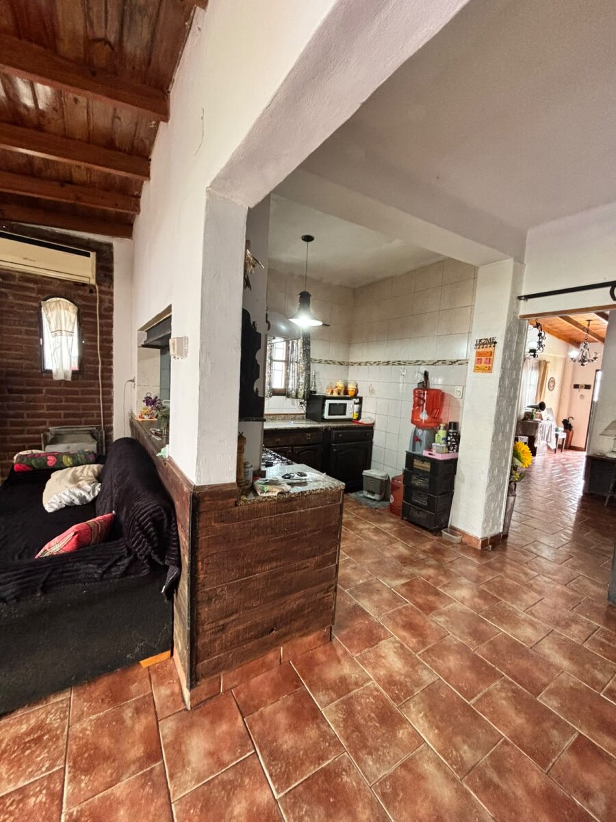 Casa con 3 habitaciones, quincho y pileta en venta en Ramos Mejía - 18