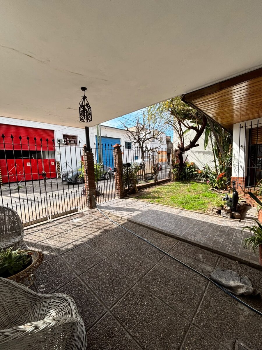 Casa con 3 habitaciones, quincho y pileta en venta en Ramos Mejía - 4
