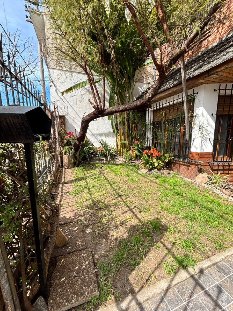 Casa con 3 habitaciones, quincho y pileta en venta en Ramos Mejía - 6