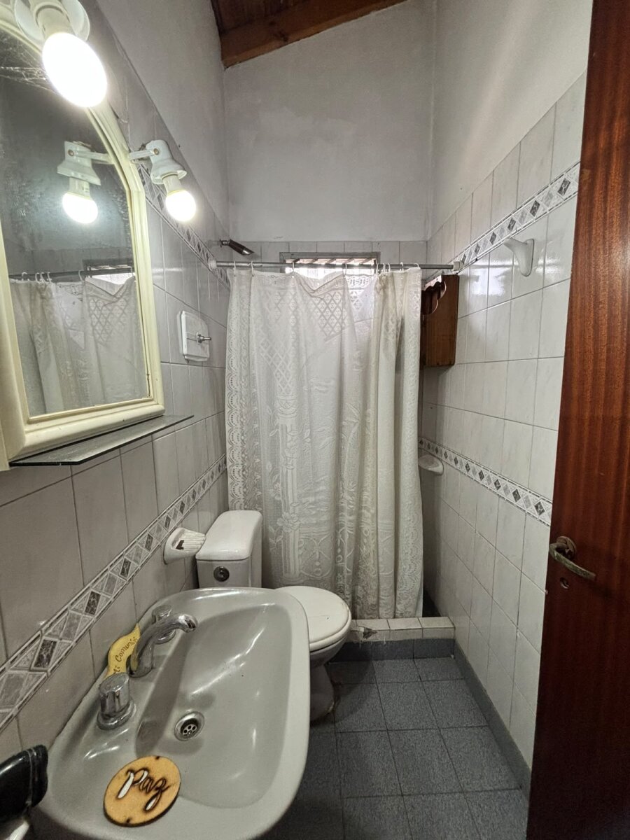 Casa con 3 habitaciones, quincho y pileta en venta en Ramos Mejía - 35