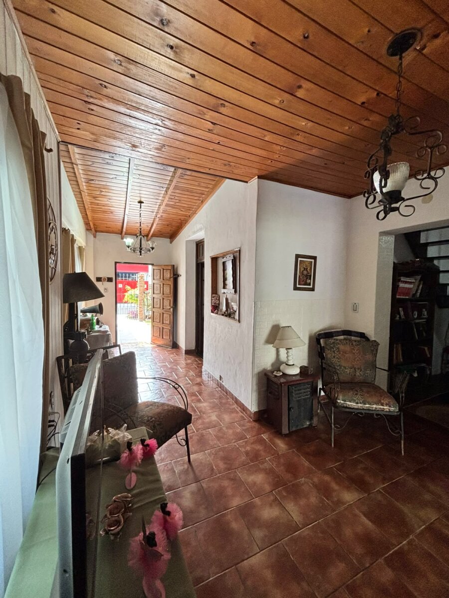 Casa con 3 habitaciones, quincho y pileta en venta en Ramos Mejía - 10
