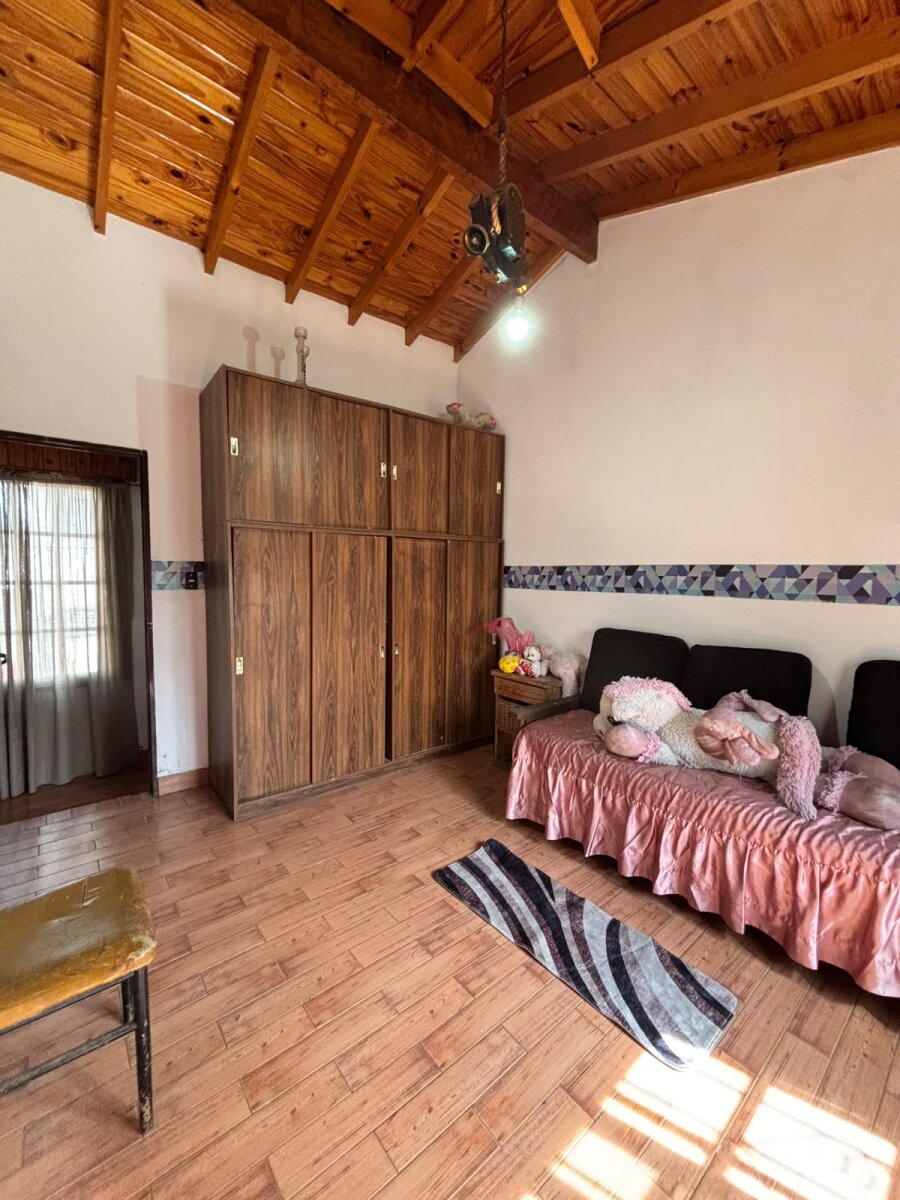Casa con 3 habitaciones, quincho y pileta en venta en Ramos Mejía - 33