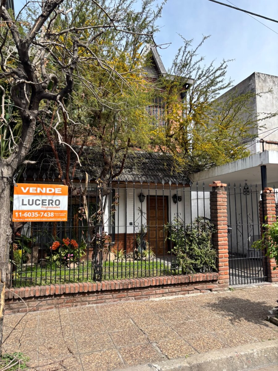 Casa con 3 habitaciones, quincho y pileta en venta en Ramos Mejía - 2