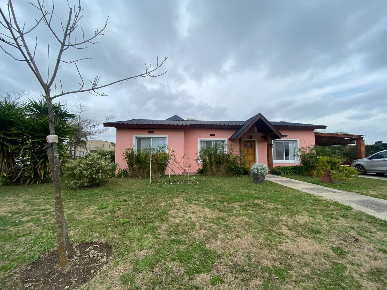 VENTA CASA 4AMB EN SAN ALFONSO ESTILO CABAÑA PILAR DEL ESTE - 1