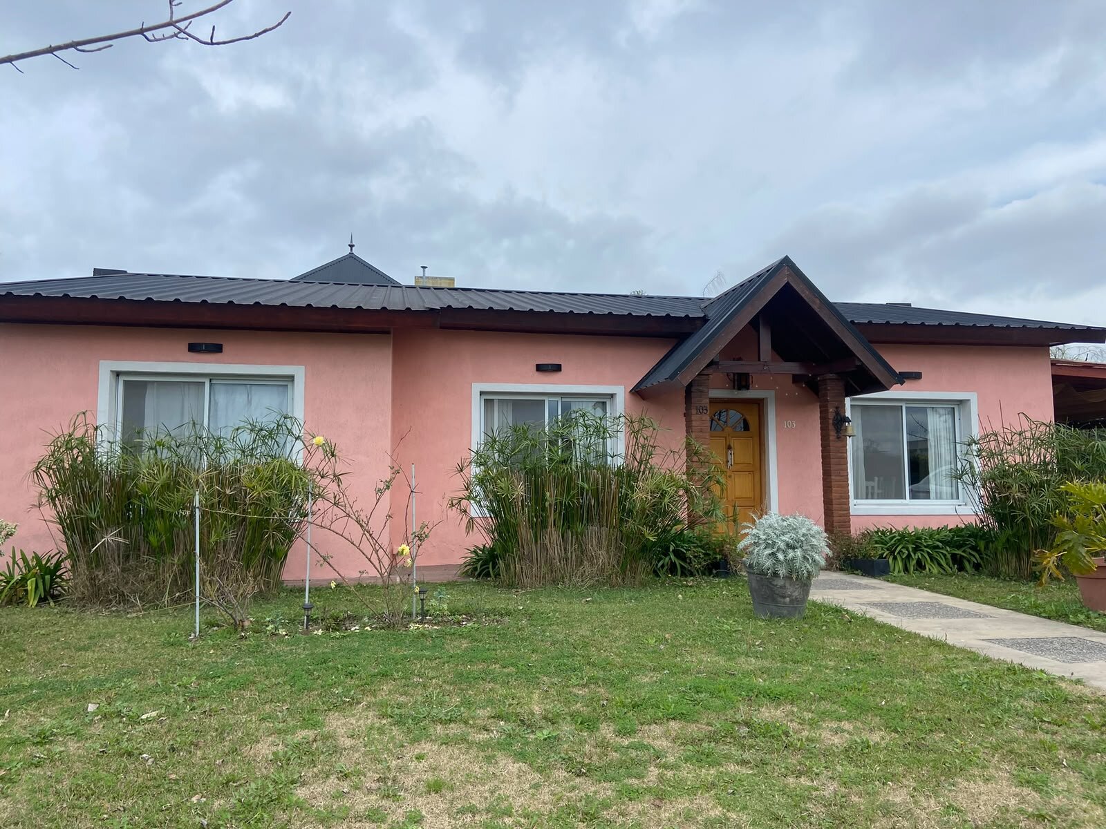 VENTA CASA 4AMB EN SAN ALFONSO ESTILO CABAÑA PILAR DEL ESTE - 2