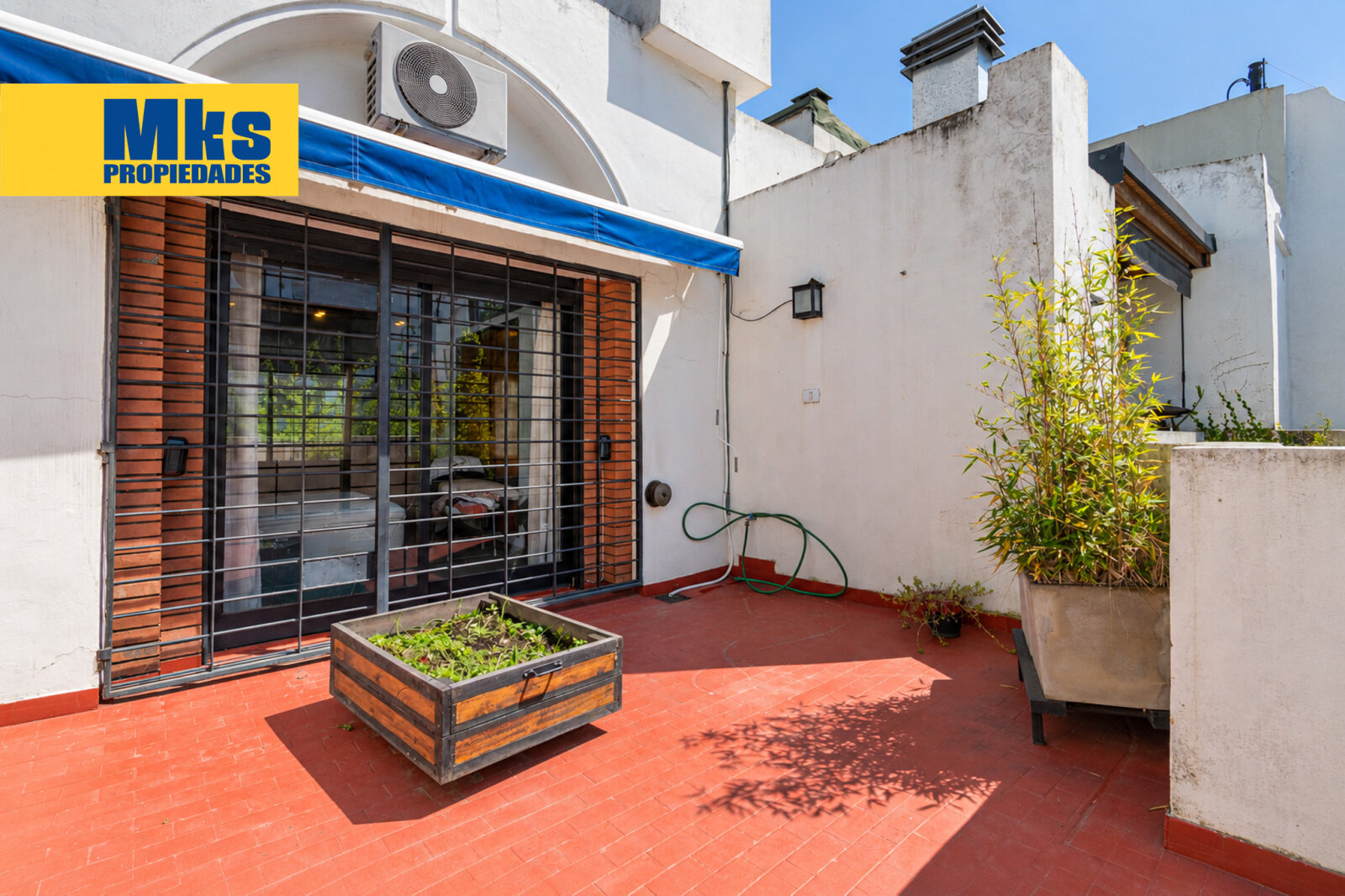 Excelente casa moderna en venta. Patio, terraza, balcon y quincho. Barracas. - 23