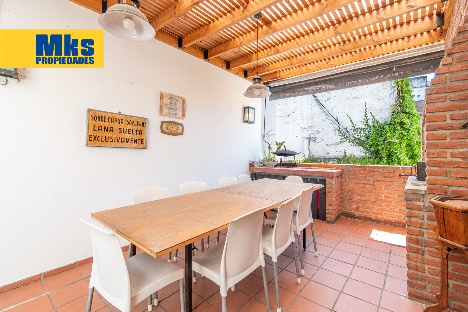 Excelente casa moderna en venta. Patio, terraza, balcon y quincho. Barracas. - 26