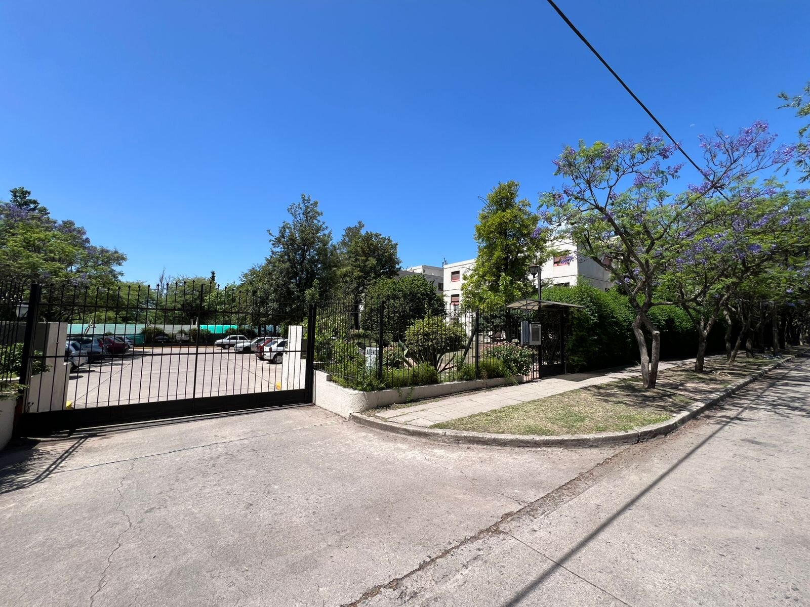Se Alquila Monoambiente Con terraza semicompartida y guardacoche en Terrazas del Cerro III, Barrio Las Palmas - 2