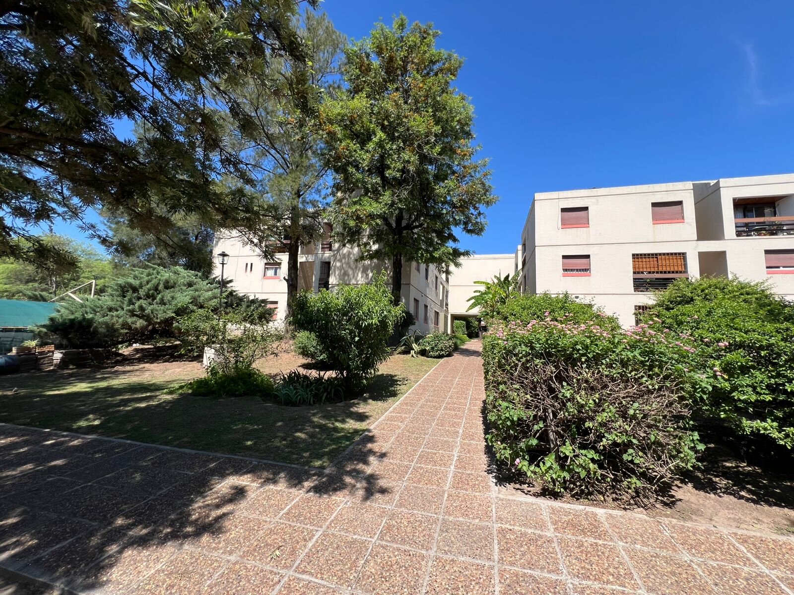 Se Alquila Monoambiente Con terraza semicompartida y guardacoche en Terrazas del Cerro III, Barrio Las Palmas - 6