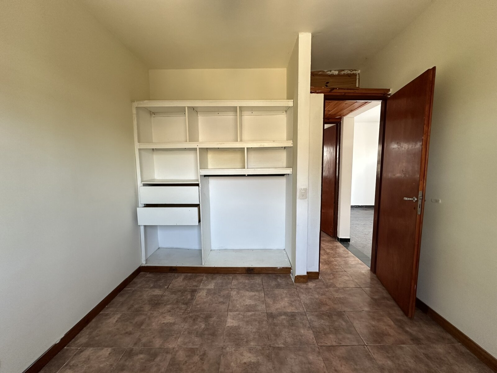 DEPARTAMENTO 3 AMB. CON COCHERA DESC. - 12