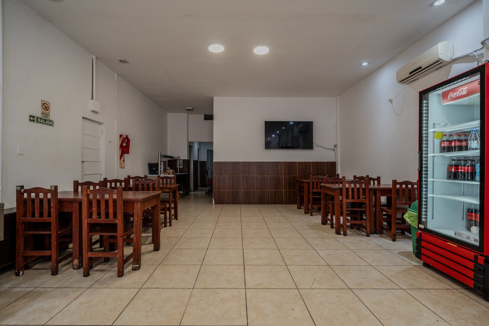 LOCAL COMERCIAL GASTRONOMICO - 7m x 31m - Vidriera - 10