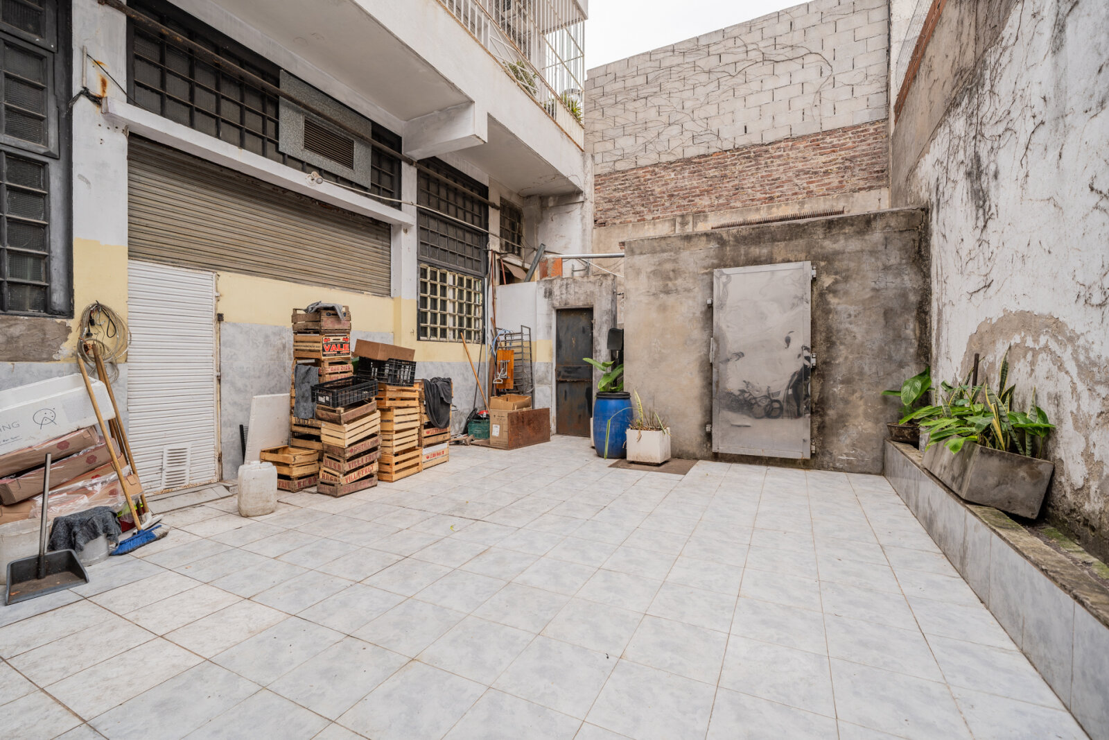 LOCAL COMERCIAL GASTRONOMICO - 7m x 31m - Vidriera - 32