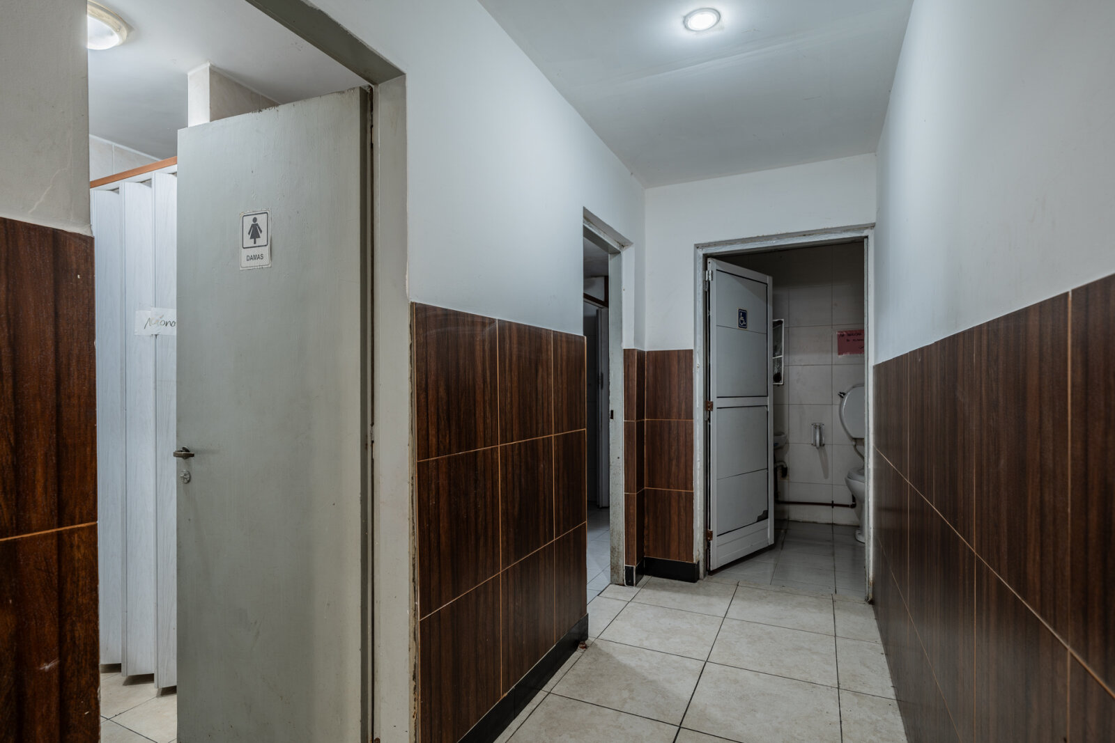 LOCAL COMERCIAL GASTRONOMICO - 7m x 31m - Vidriera - 15