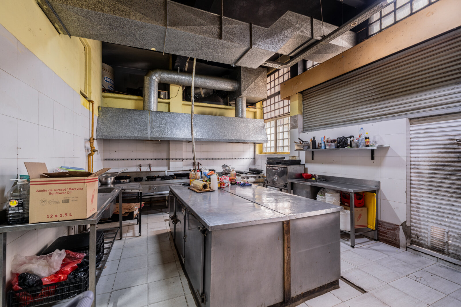 LOCAL COMERCIAL GASTRONOMICO - 7m x 31m - Vidriera - 29