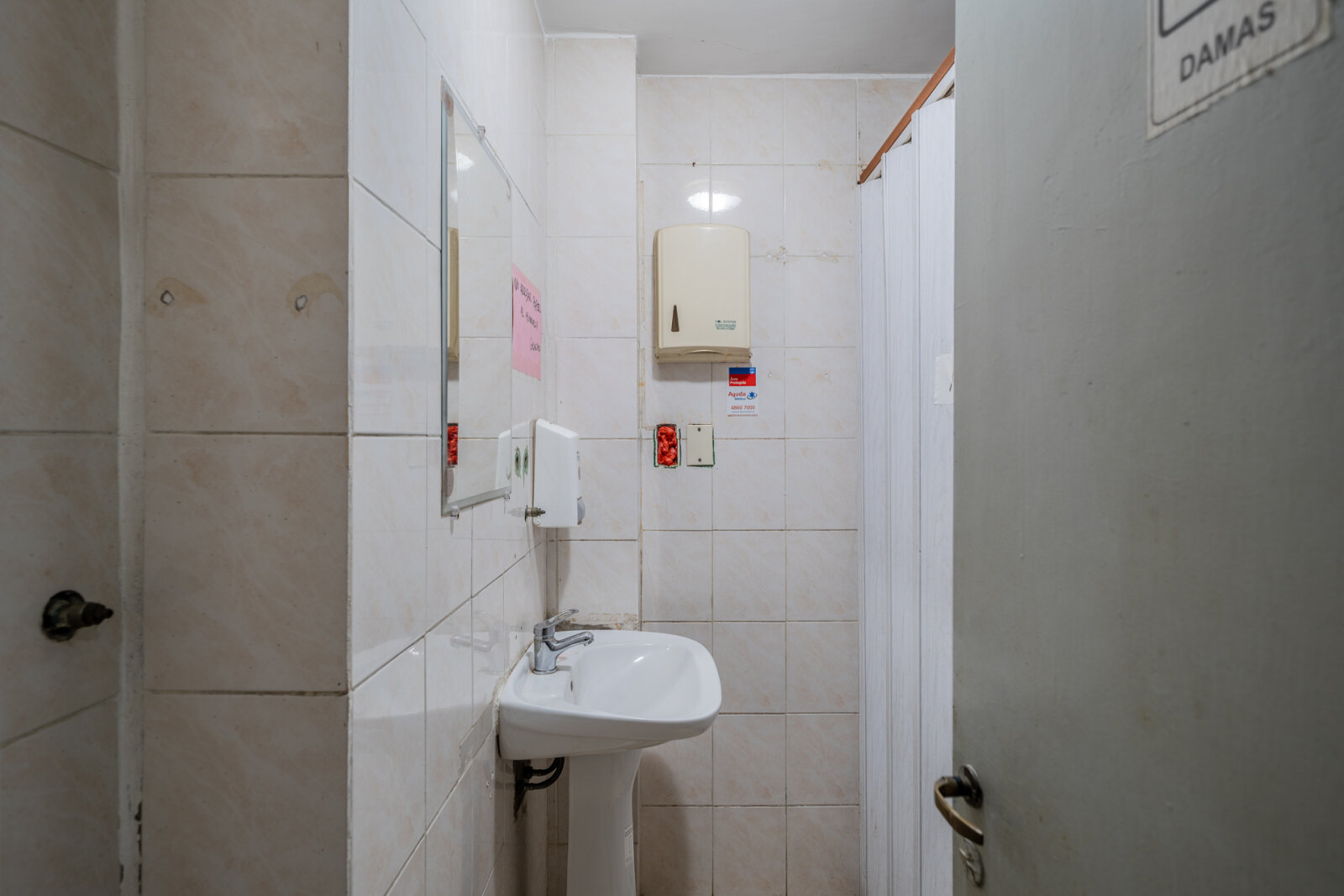 LOCAL COMERCIAL GASTRONOMICO - 7m x 31m - Vidriera - 16