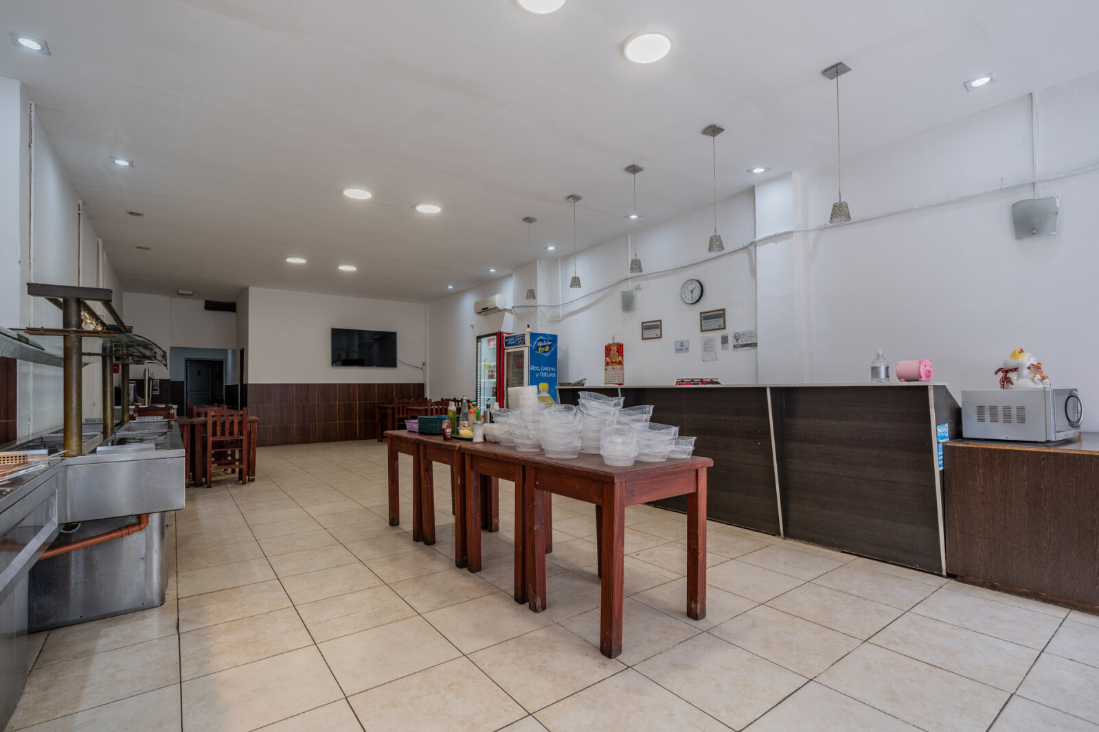 LOCAL COMERCIAL GASTRONOMICO - 7m x 31m - Vidriera - 11