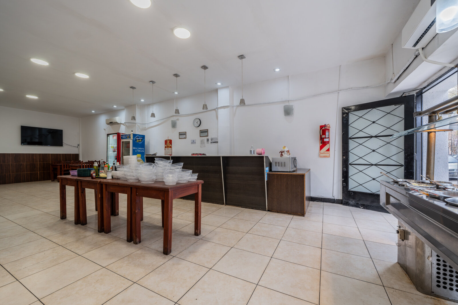 LOCAL COMERCIAL GASTRONOMICO - 7m x 31m - Vidriera - 5