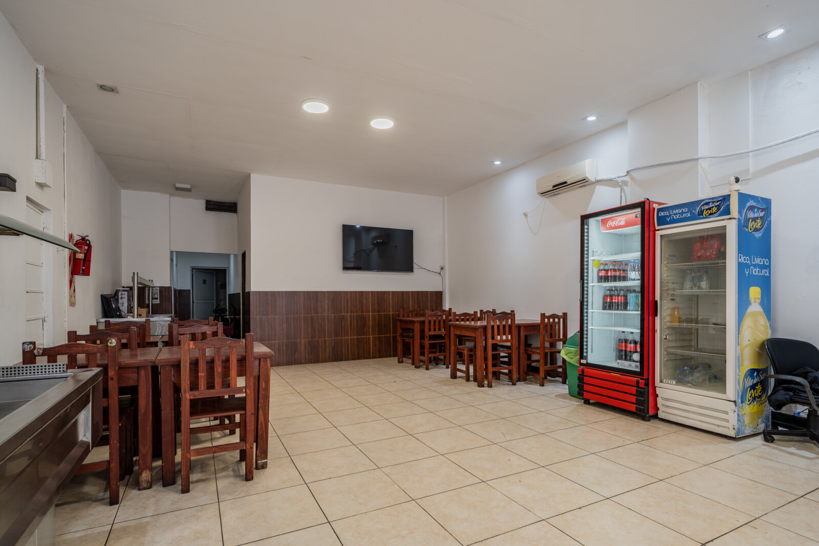 LOCAL COMERCIAL GASTRONOMICO - 7m x 31m - Vidriera - 12