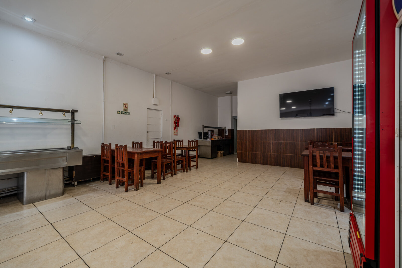 LOCAL COMERCIAL GASTRONOMICO - 7m x 31m - Vidriera - 9
