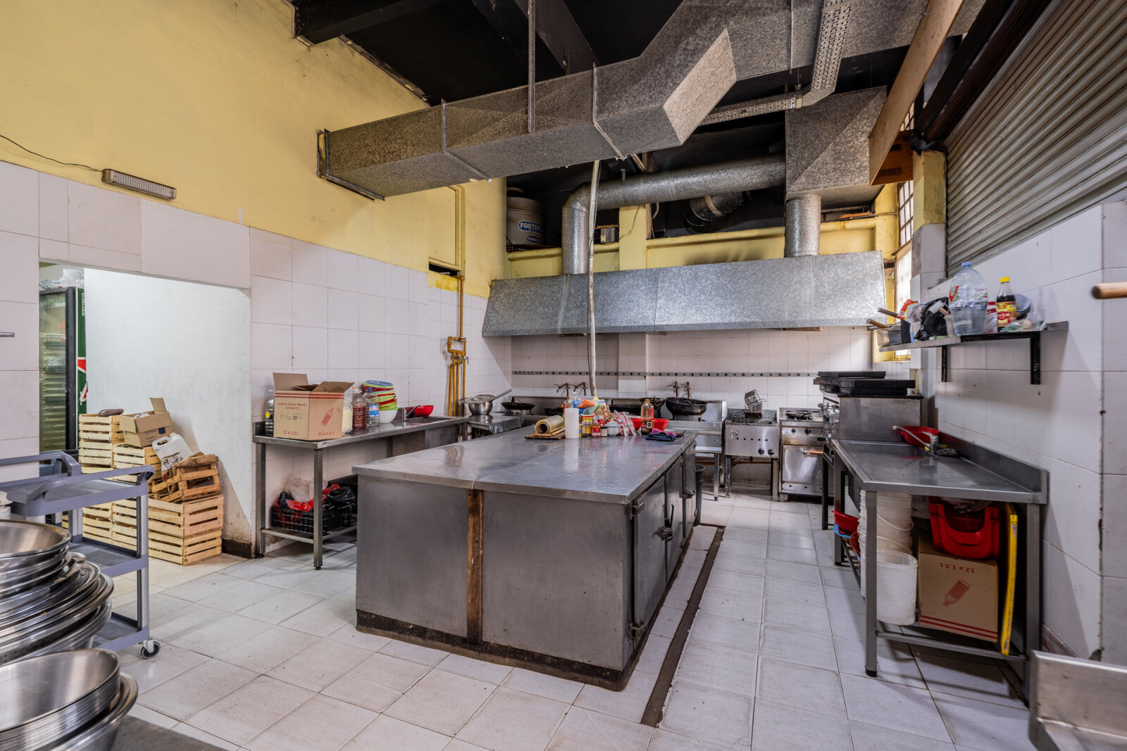 LOCAL COMERCIAL GASTRONOMICO - 7m x 31m - Vidriera - 26