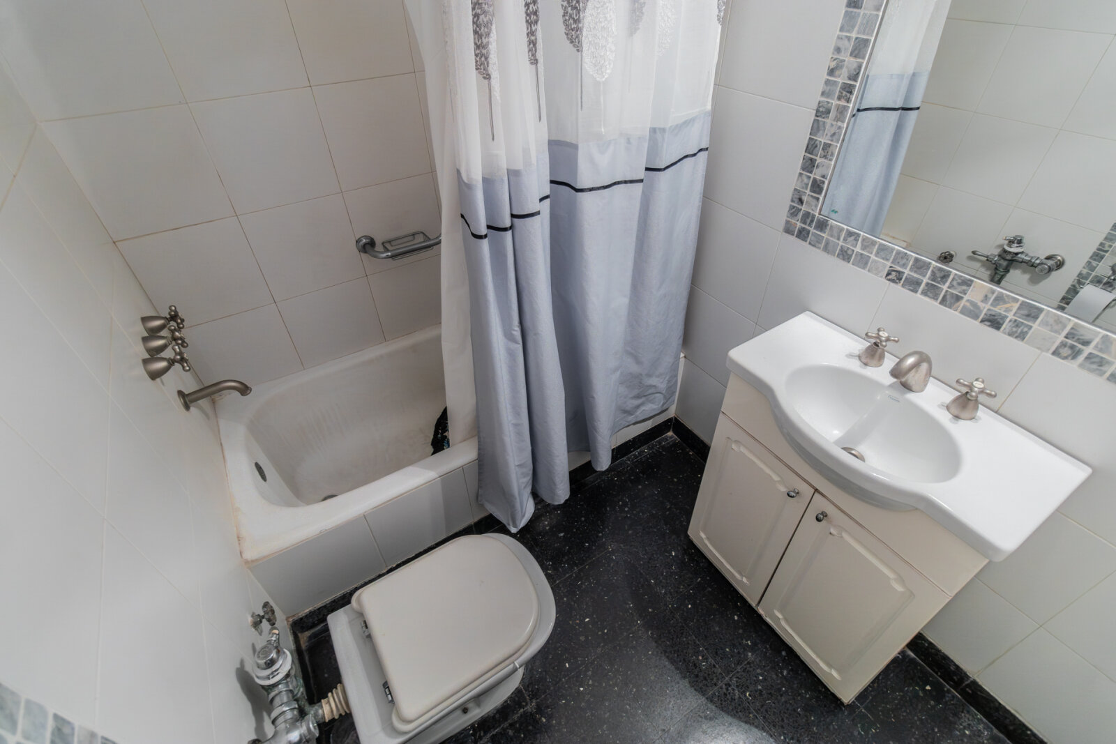 Departamento tipo Duplex de 4 ambientes al contrafrente sobre avenida Salvador M. del Carril - Devoto - 43