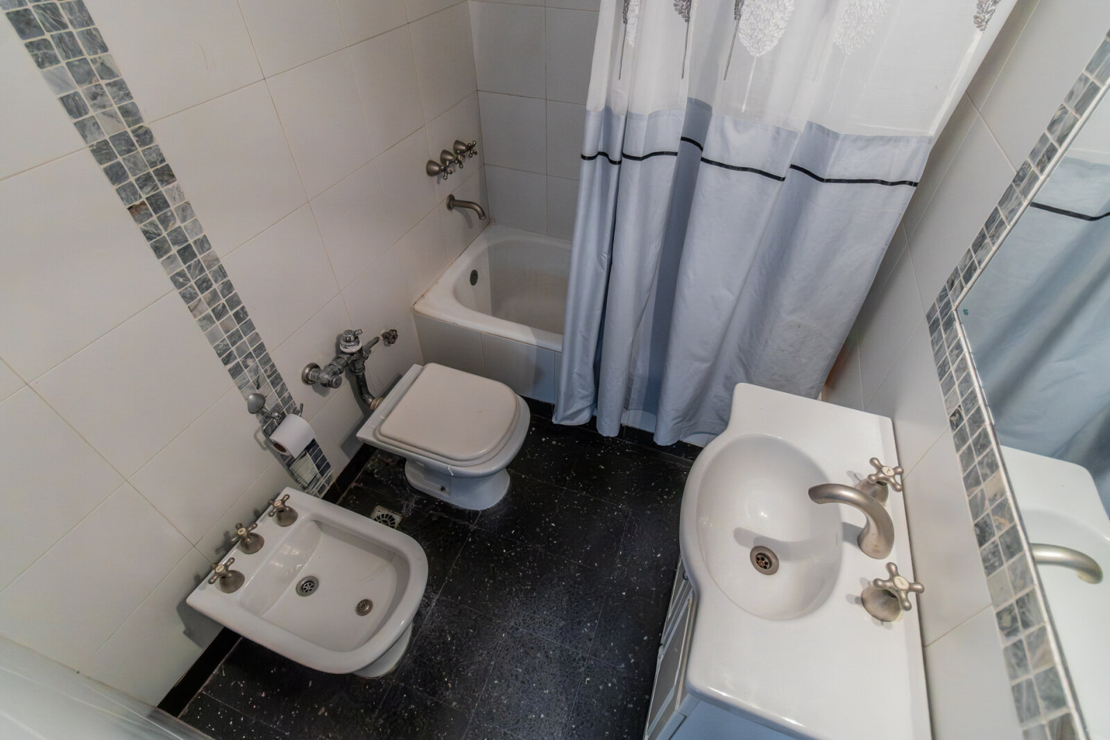 Departamento tipo Duplex de 4 ambientes al contrafrente sobre avenida Salvador M. del Carril - Devoto - 40