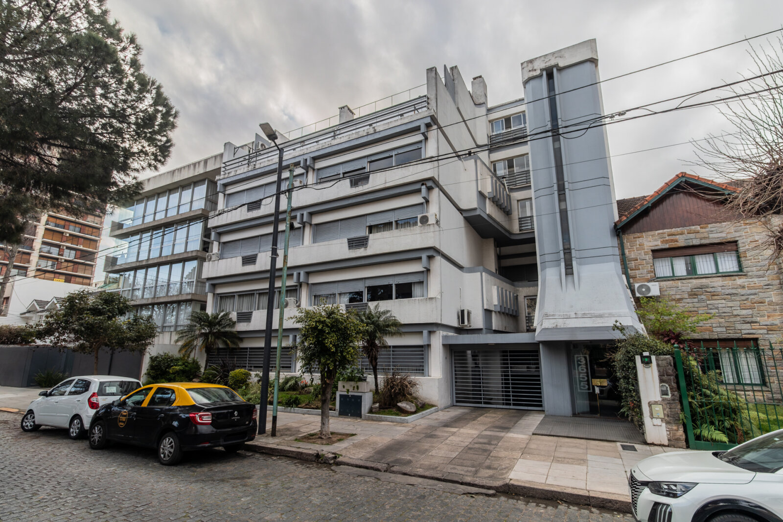Departamento tipo Duplex de 4 ambientes al contrafrente sobre avenida Salvador M. del Carril - Devoto - 52