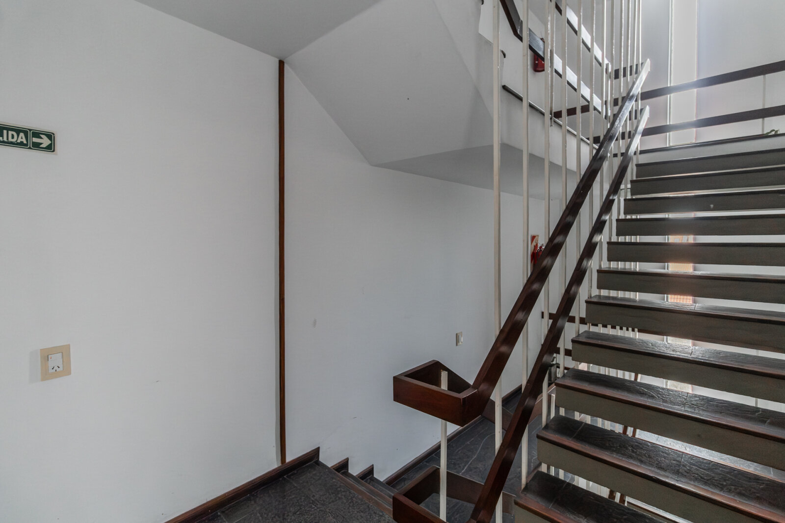 Departamento tipo Duplex de 4 ambientes al contrafrente sobre avenida Salvador M. del Carril - Devoto - 49