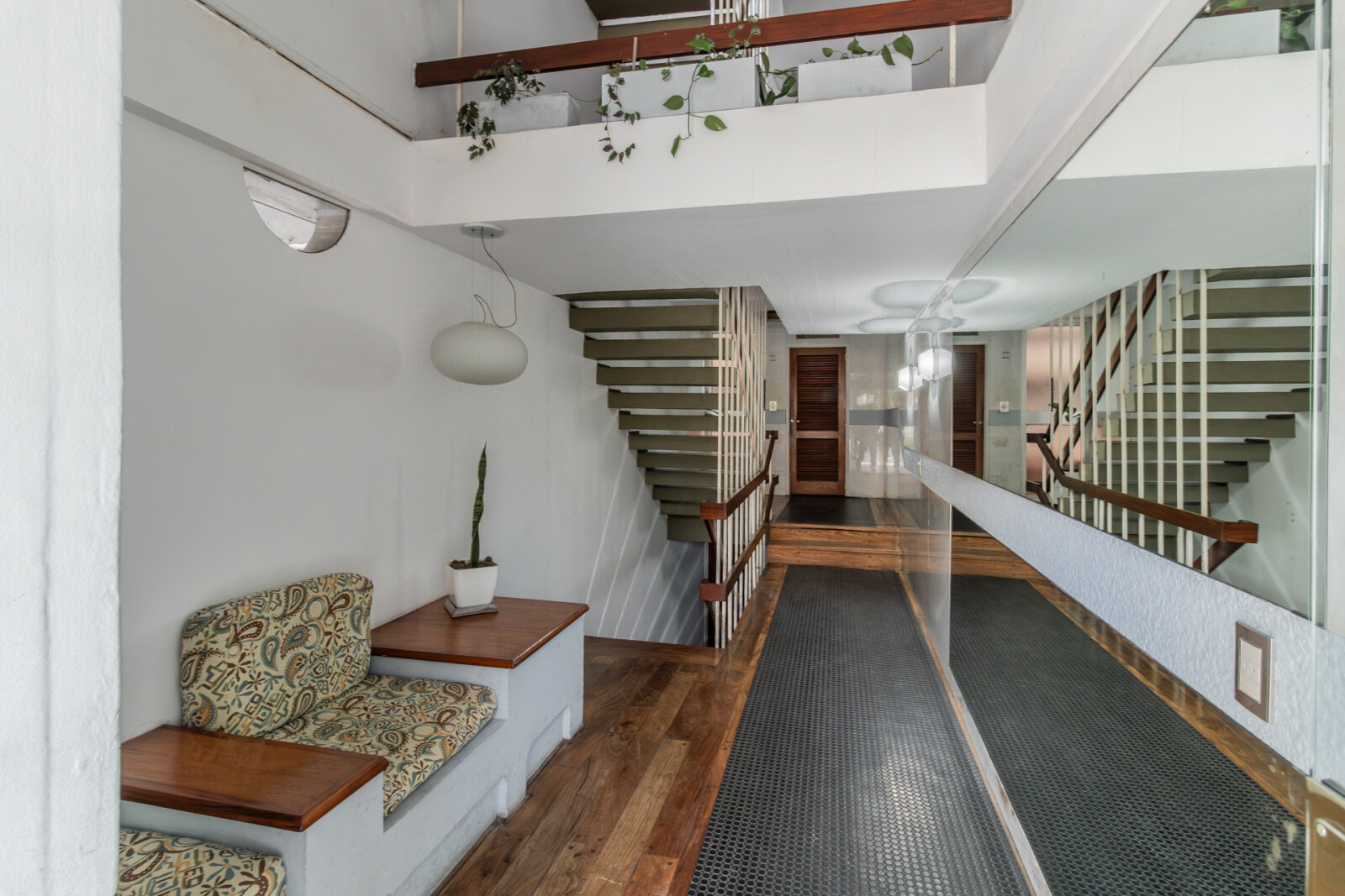 Departamento tipo Duplex de 4 ambientes al contrafrente sobre avenida Salvador M. del Carril - Devoto - 51