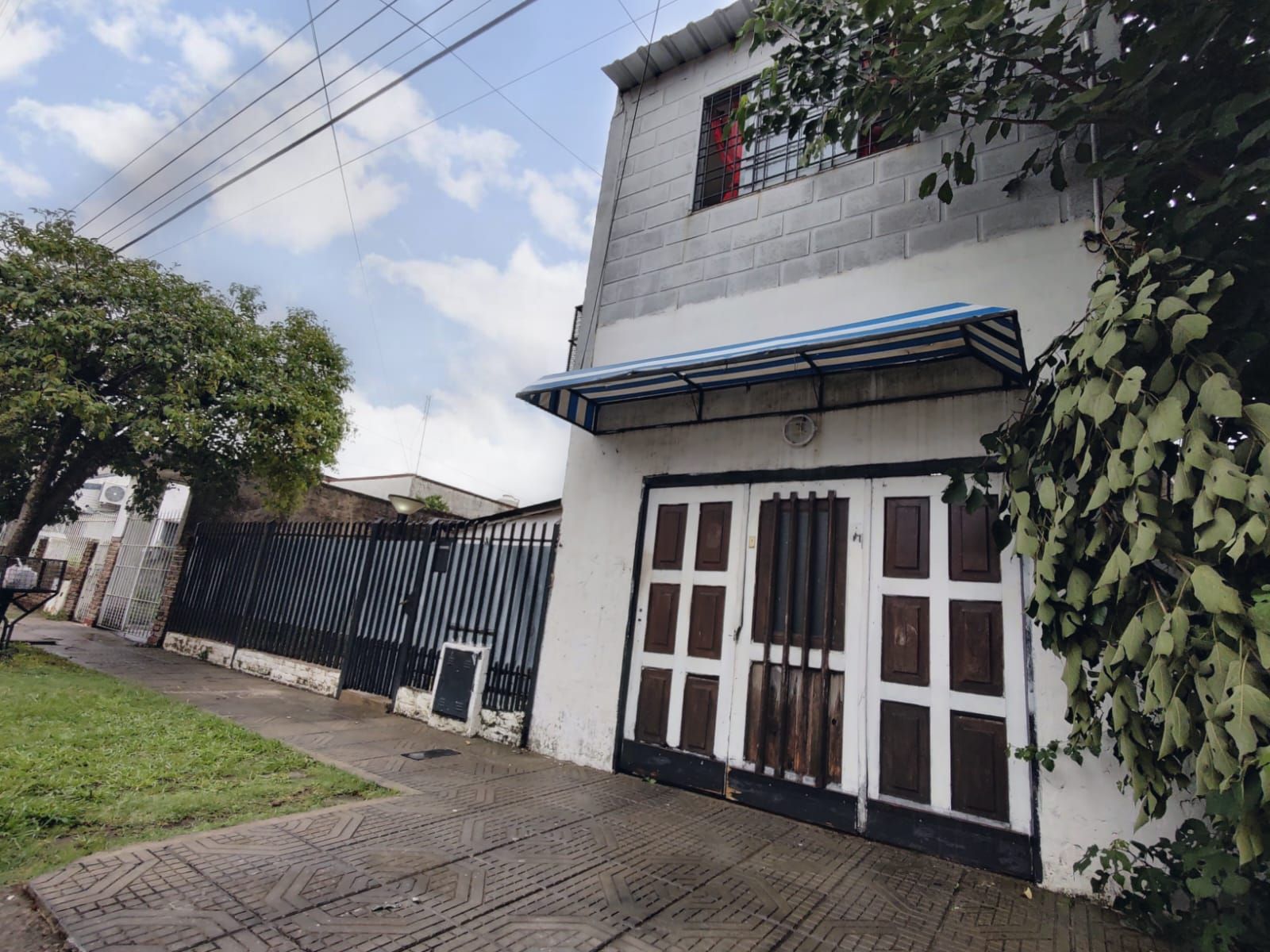 Venta Casa con parque y garage en Castelar - 1