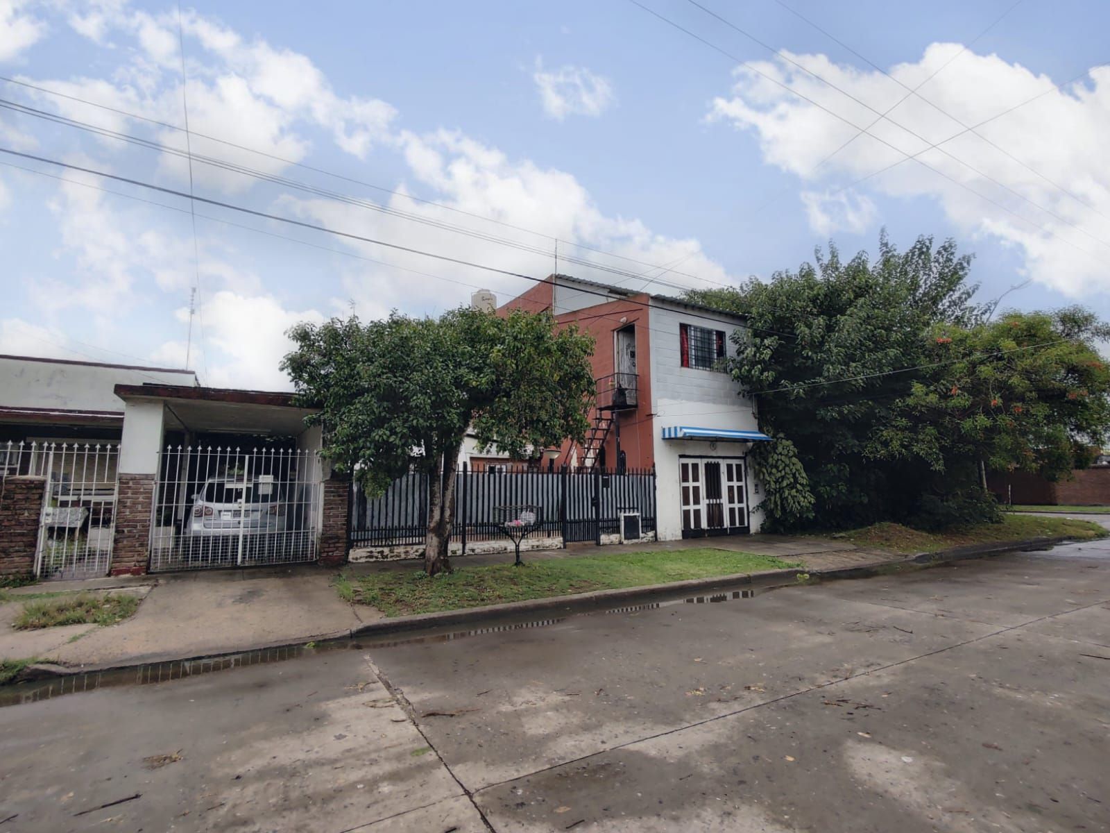 Venta Casa con parque y garage en Castelar - 2