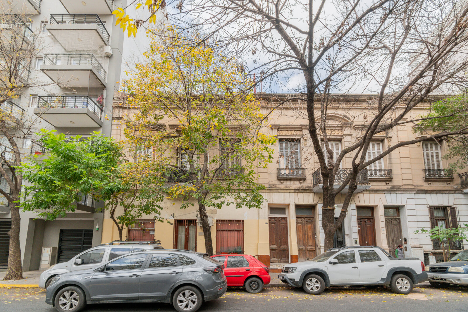 Venta. PH 5 ambientes con entrada independiente. local. Expensas bajas. Patio. Almagro - 35