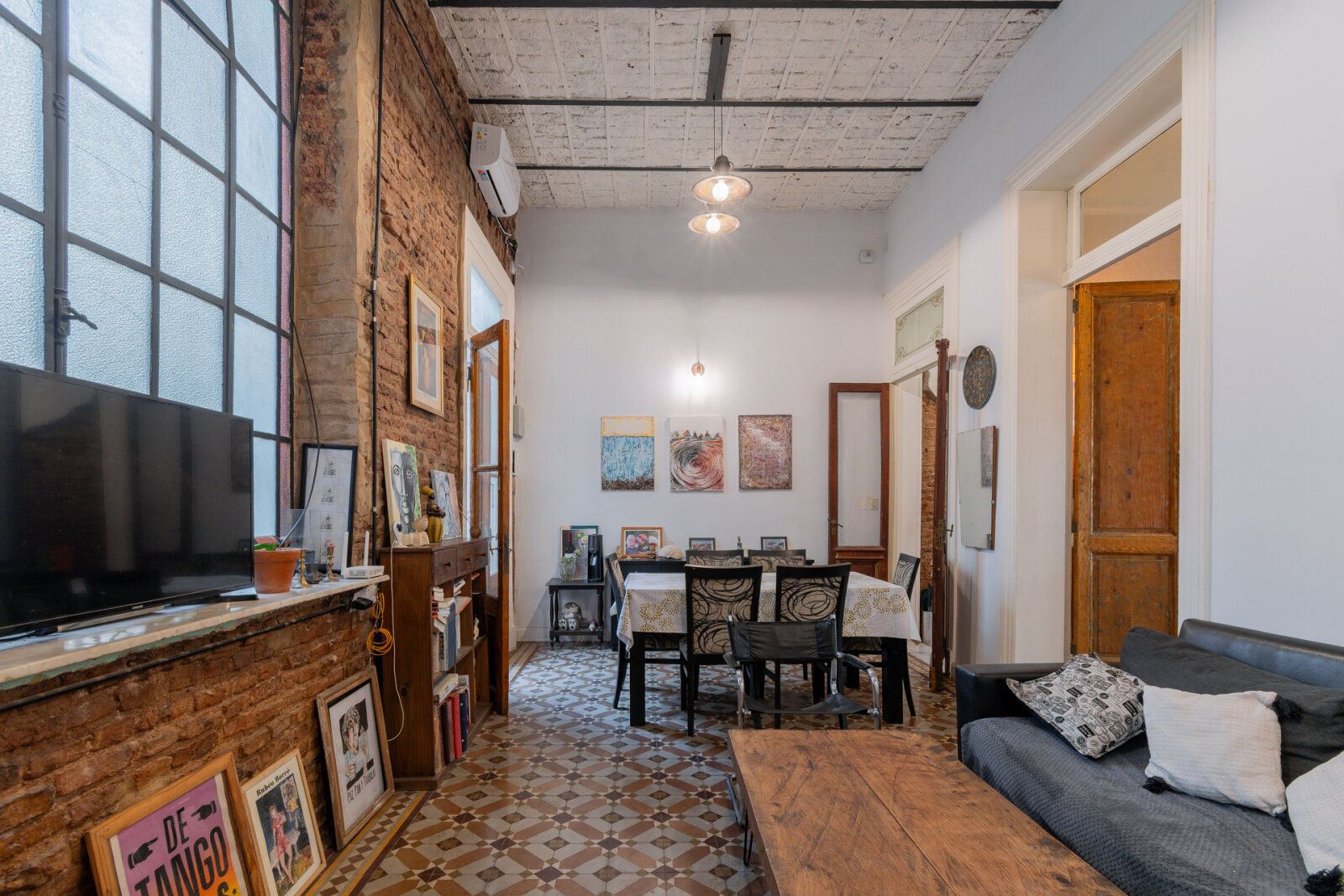 Venta. PH 5 ambientes con entrada independiente. local. Expensas bajas. Patio. Almagro - 16
