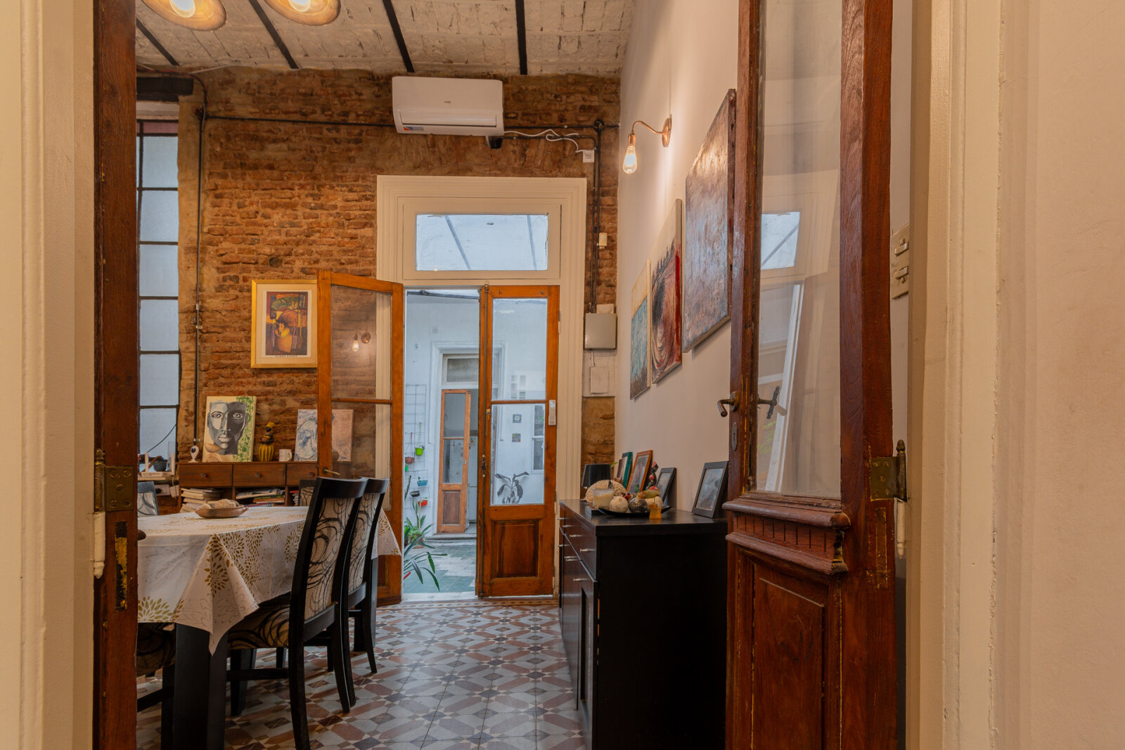 Venta. PH 5 ambientes con entrada independiente. local. Expensas bajas. Patio. Almagro - 14